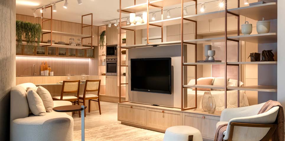 Living integrado con cocina y estantería metálica divisoria